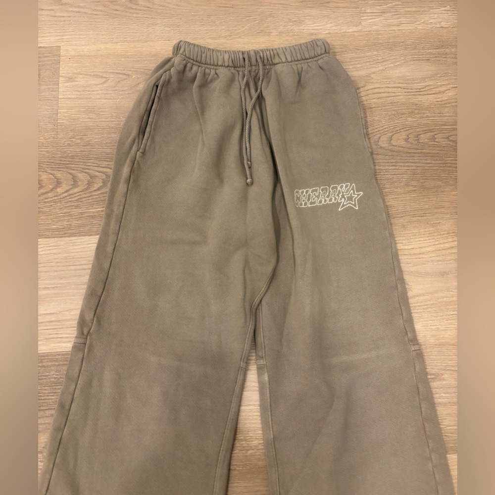 Cherry LA Parachute Wide-leg‎ Cotton Sweatpants Tan - Picture 5 of 7